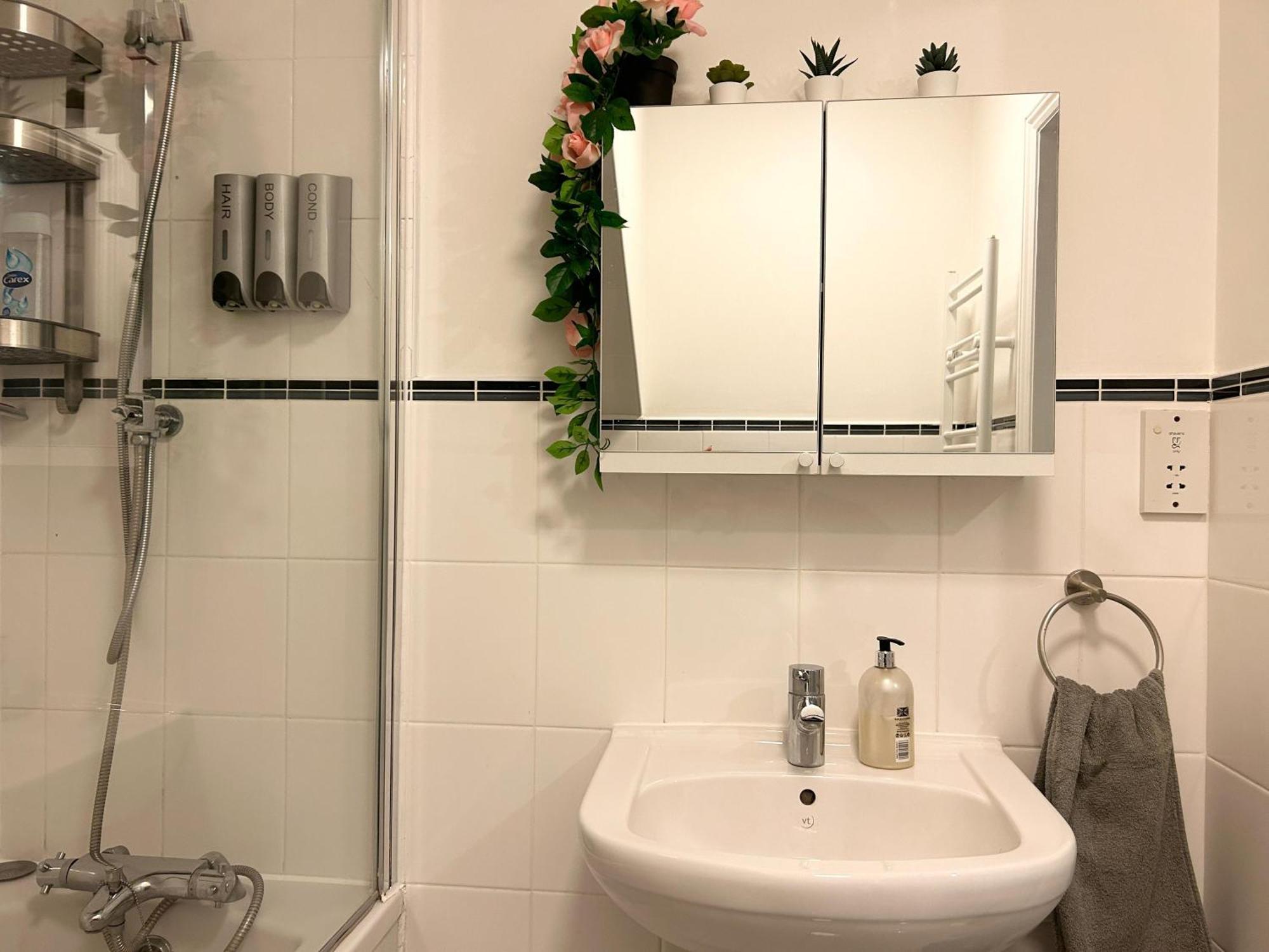 Lovely Serviced Apartment, Free Parking, Оксфорд Екстериор снимка